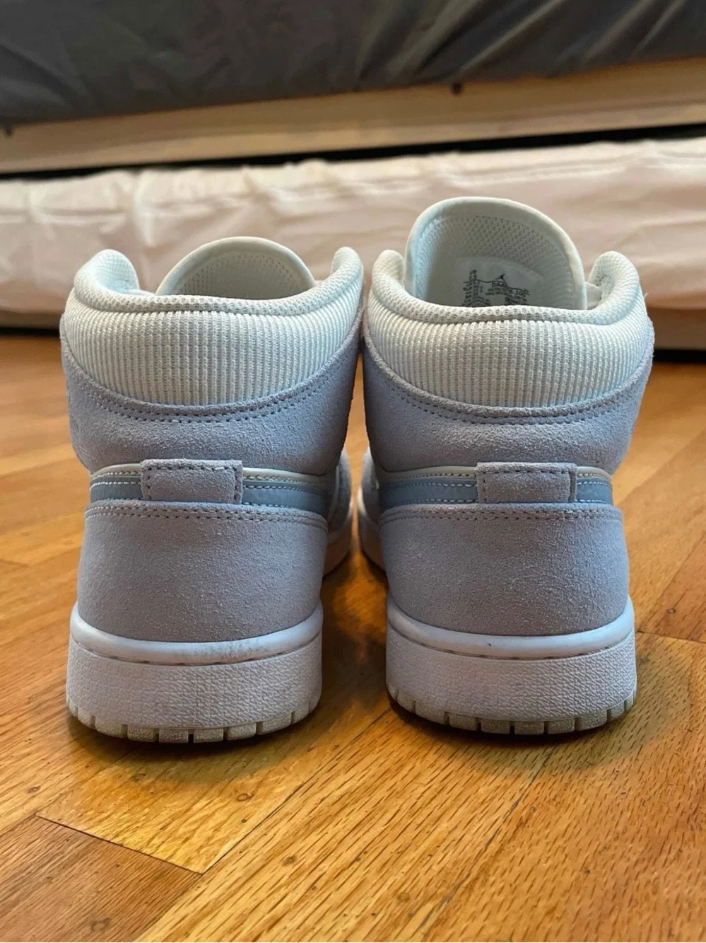 2020 Air Jordan 1 Mid SE Sail Light Blue'